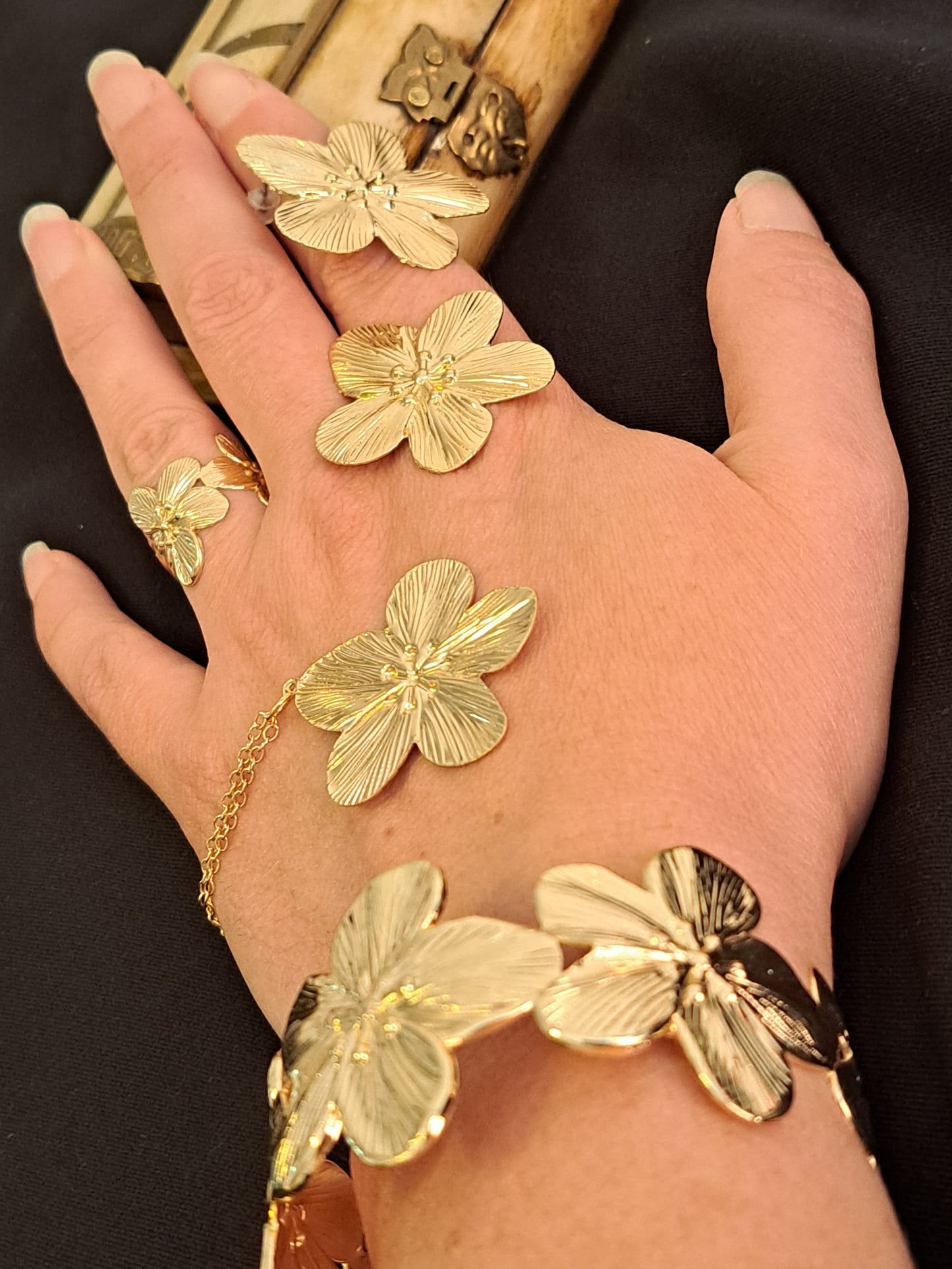 Gold Flowers: Full Set! Necklace, Earrings, Bracelet and Ring!