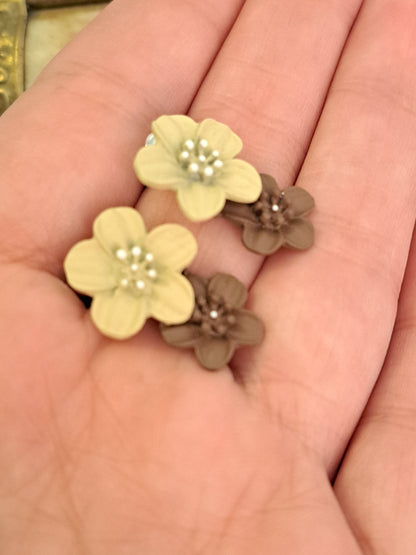 Beige and brown flower earrings