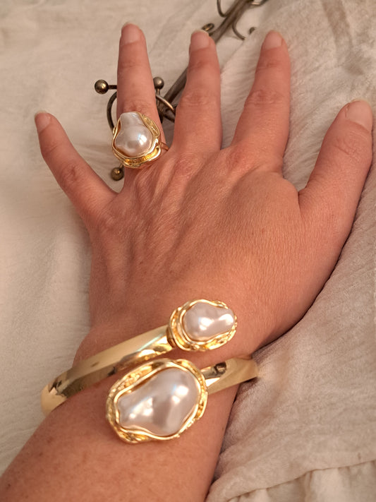 Faux pearls on faux gold bracelet and ring set
