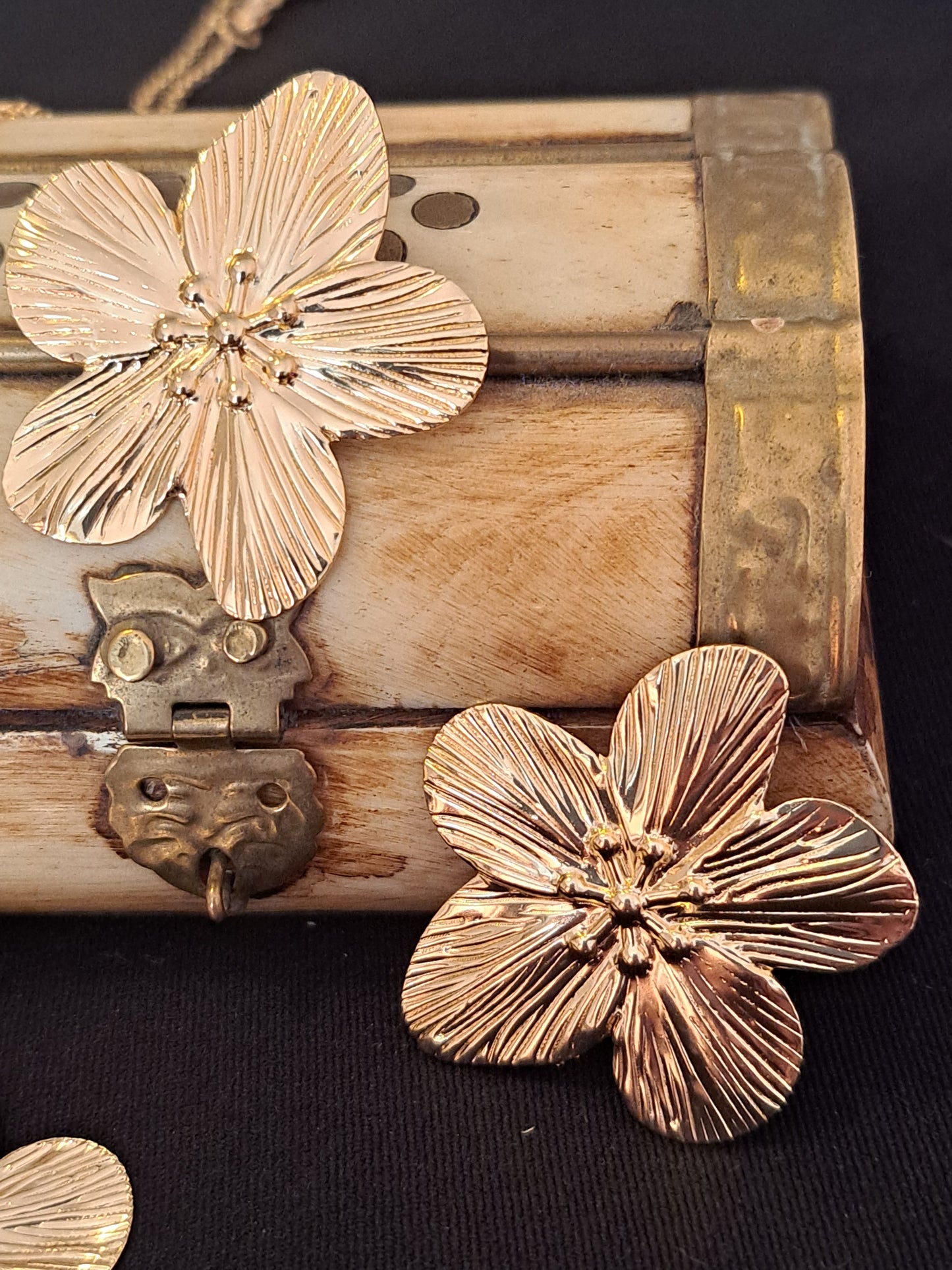 Gold Flowers: Full Set! Necklace, Earrings, Bracelet and Ring!