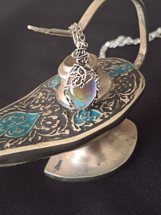 The Shape-shifting Necklace