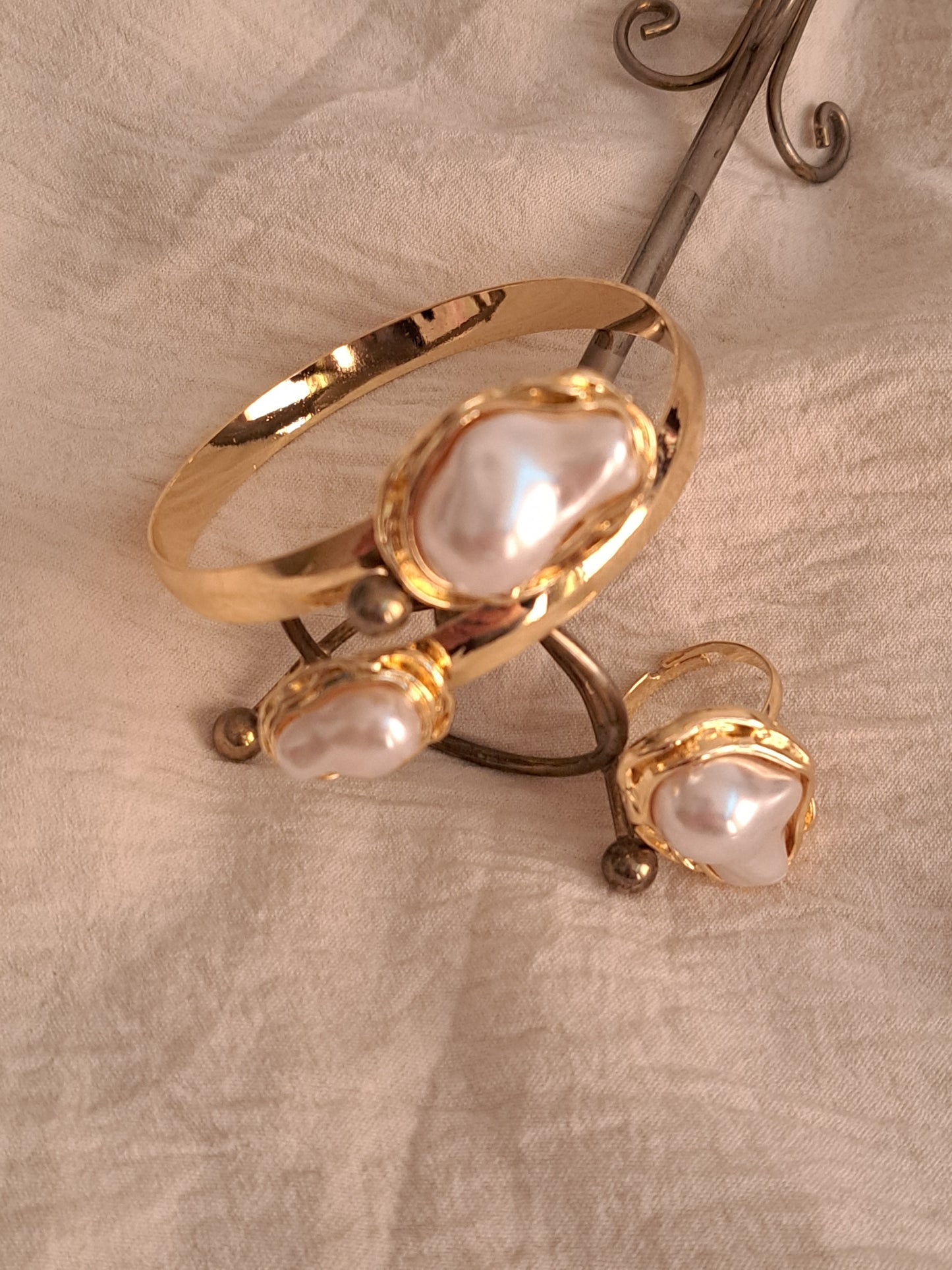 Faux pearls on faux gold bracelet and ring set