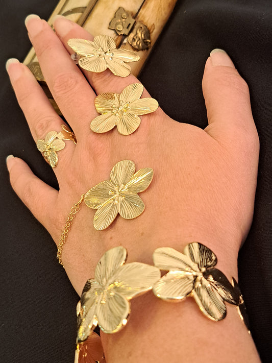 Gold Flowers: Full Set! Necklace, Earrings, Bracelet and Ring!