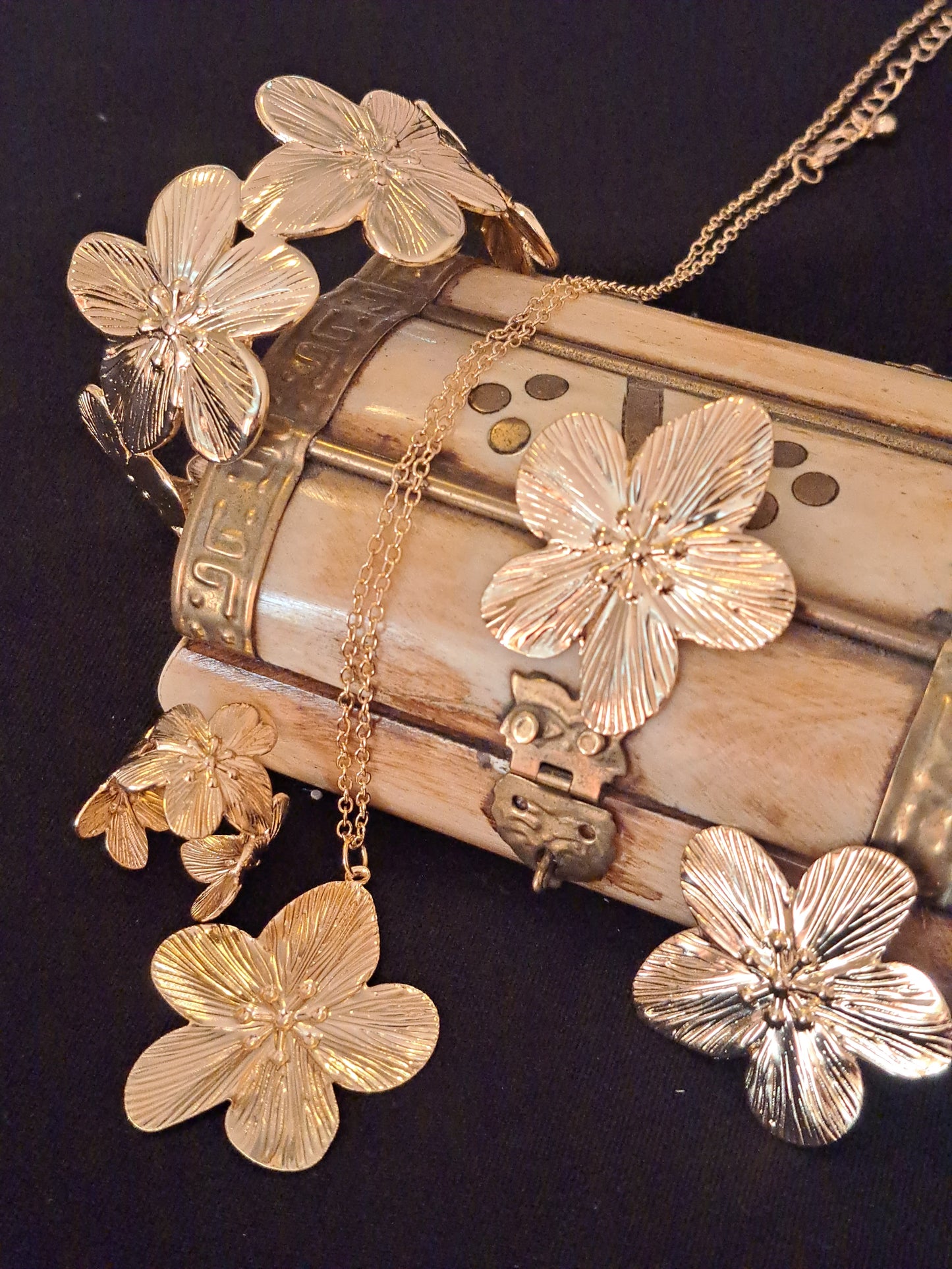 Gold Flowers: Full Set! Necklace, Earrings, Bracelet and Ring!