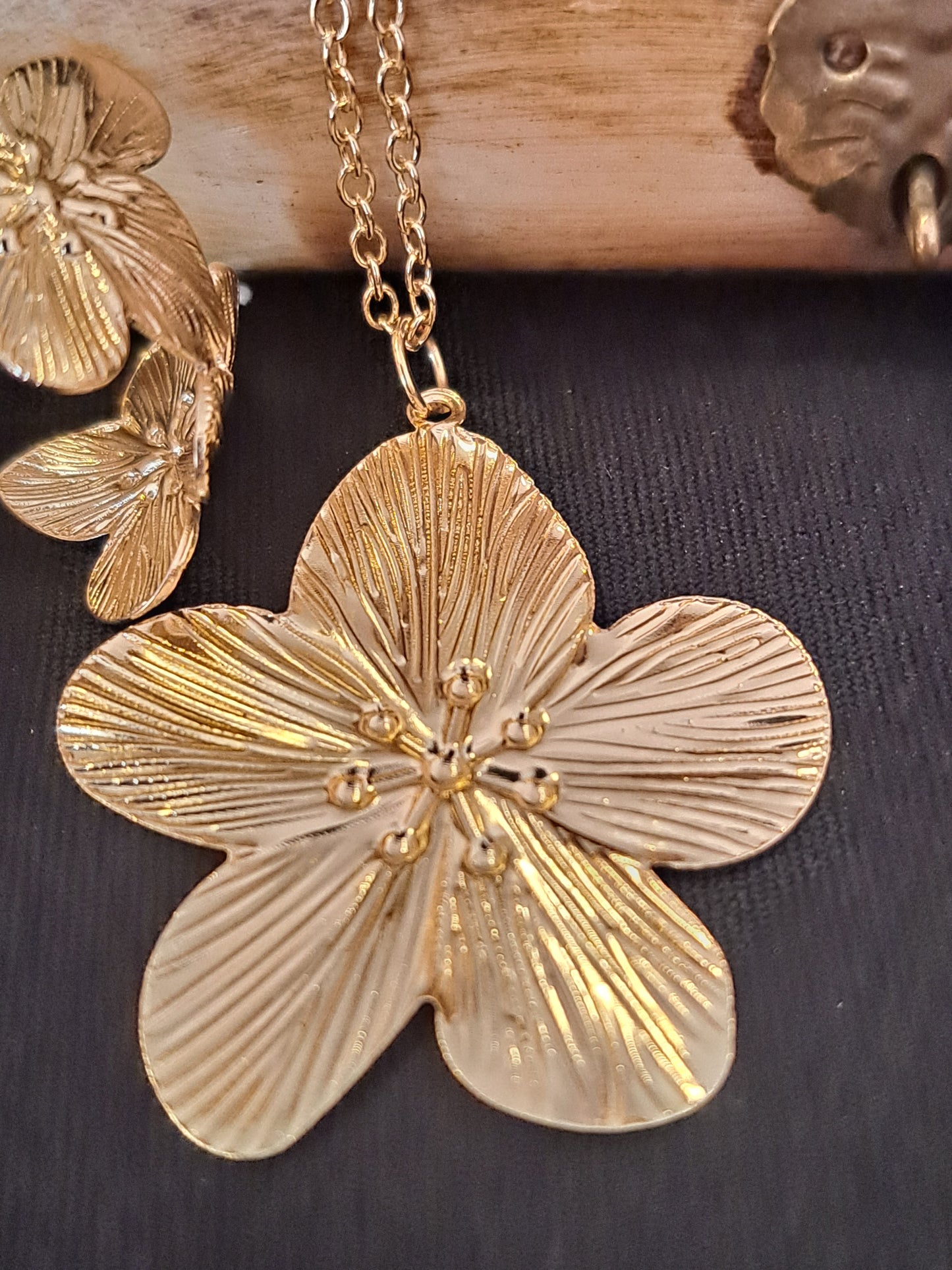 Gold Flowers: Full Set! Necklace, Earrings, Bracelet and Ring!
