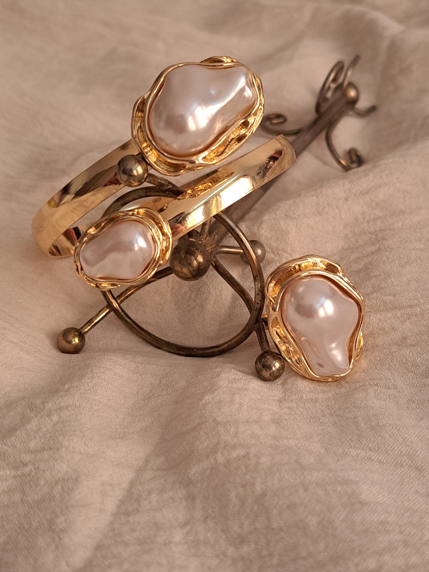 Faux pearls on faux gold bracelet and ring set