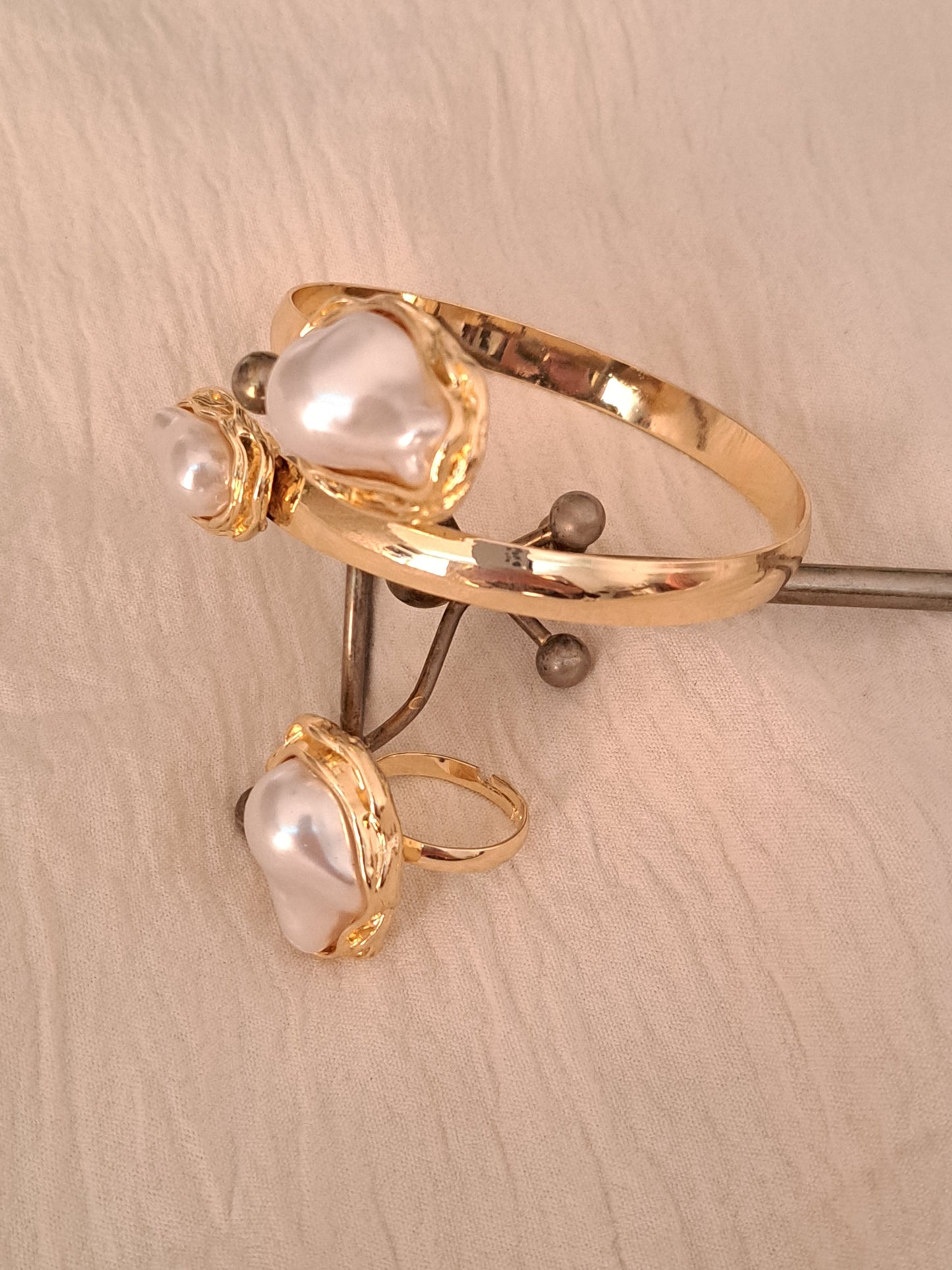 Faux pearls on faux gold bracelet and ring set