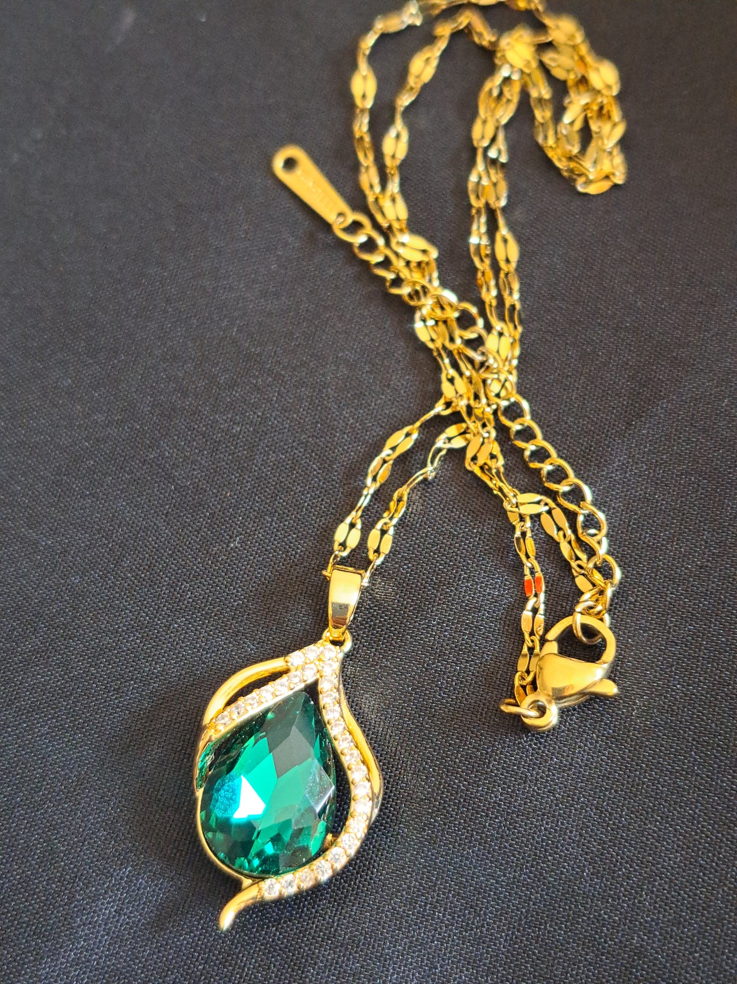 Romantic emerald green necklace